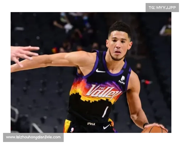 布克在比赛中如何通过言行激励队友提升战斗力和凝聚力